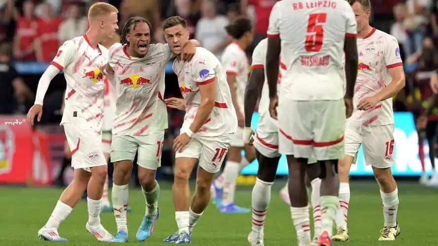 包含沃尔夫斯堡球员们为下一场比赛备战的词条