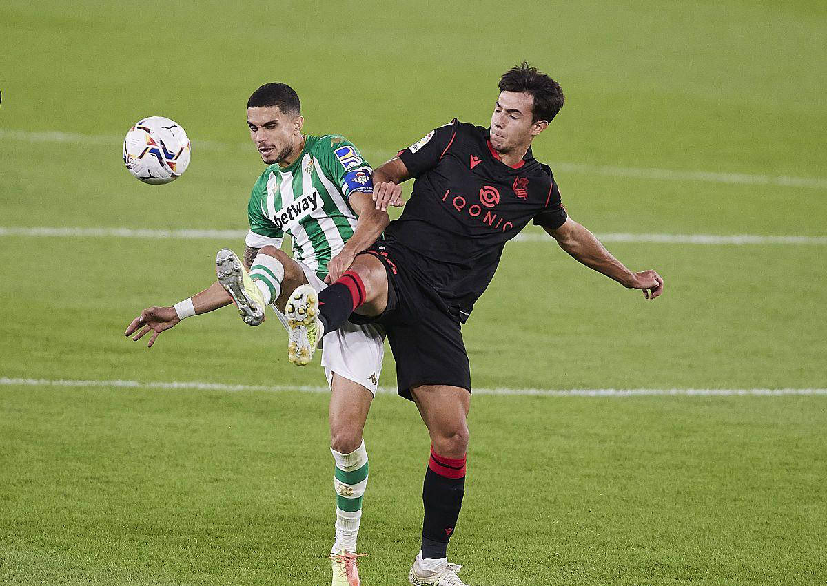 佛罗伦萨客场战胜萨索洛，登顶积分榜！的简单介绍